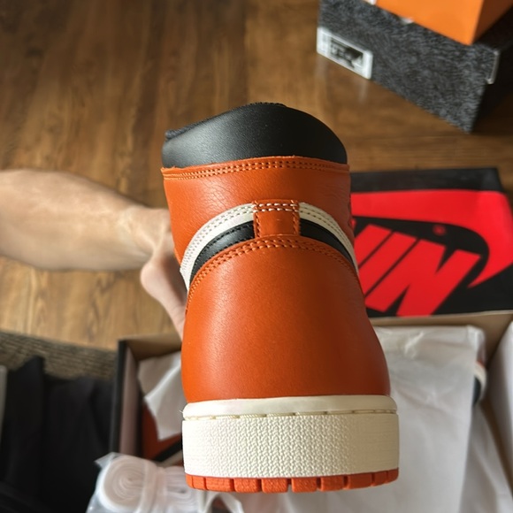 Air Jordan 1 retro high OG; black/starfish-sail. Sz13; shattered backboard. - Picture 5 of 6